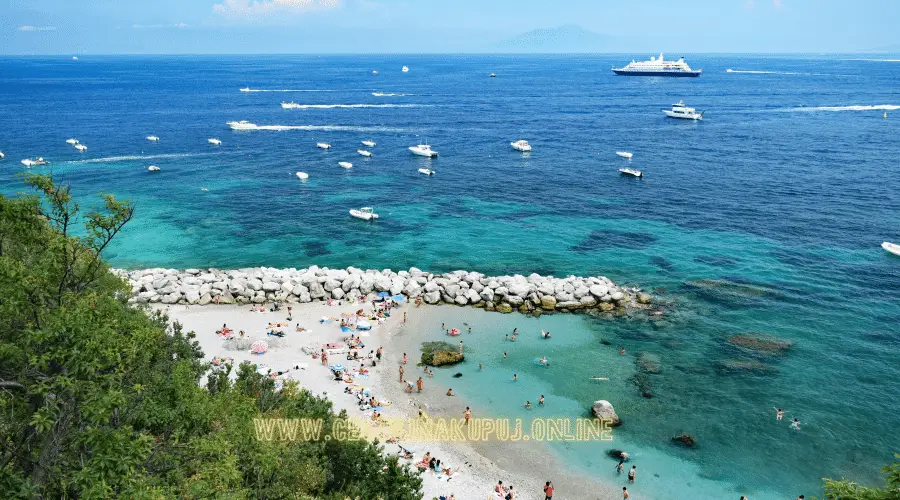 Capri: Ostrov snů s romantickou atmosférou - 5 míst, která zde musíte vidět 8 marinagrande